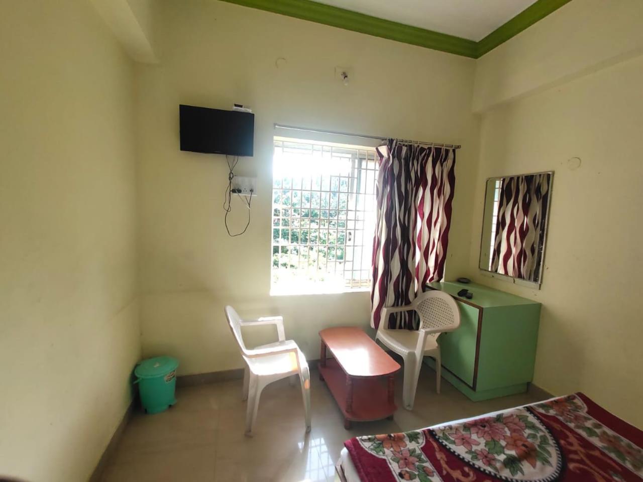 Hotel Ruchi Yercaud Ngoại thất bức ảnh