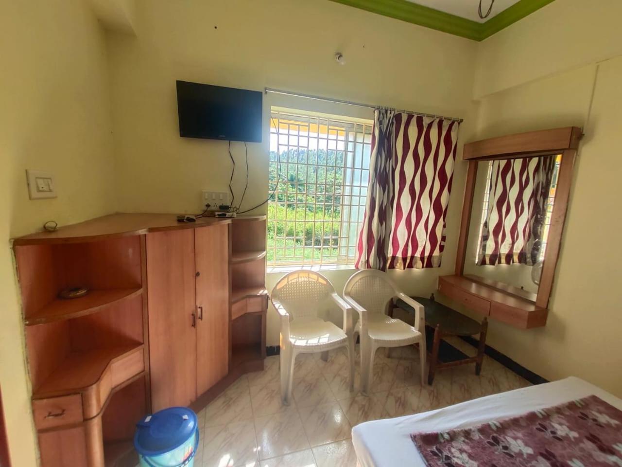 Hotel Ruchi Yercaud Ngoại thất bức ảnh