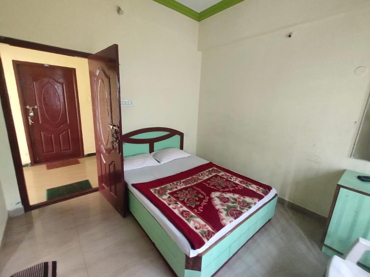 Hotel Ruchi Yercaud Ngoại thất bức ảnh